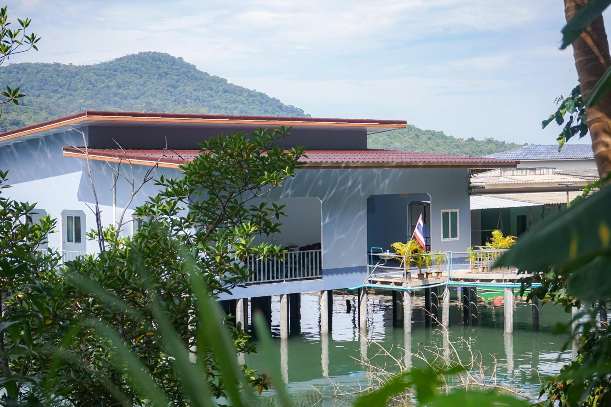 Koh Kood Chonthicha Homestay *